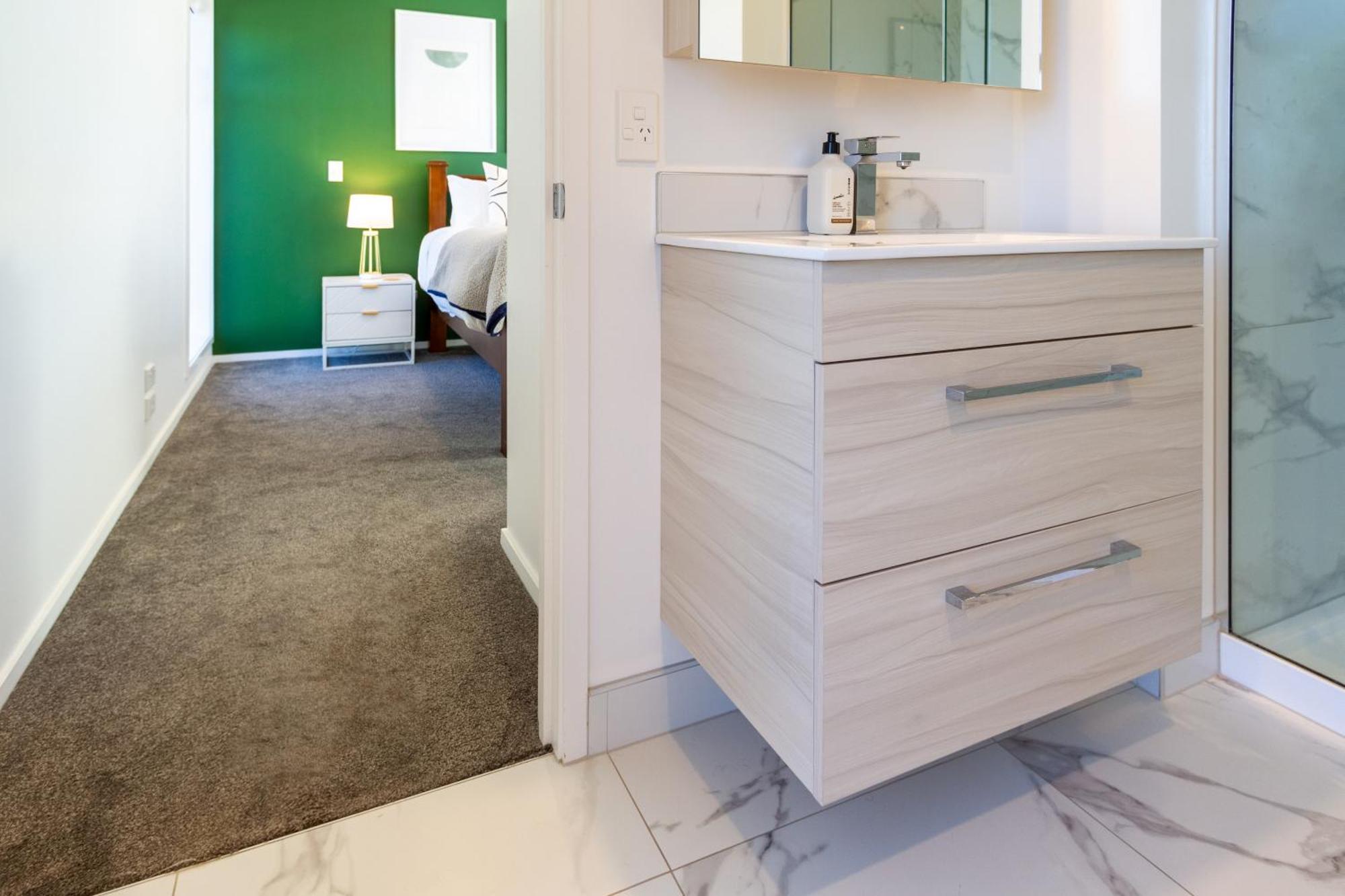 Gorgeous In Green - 2 Bed Central Oasis W/King Bed Christchurch Luaran gambar