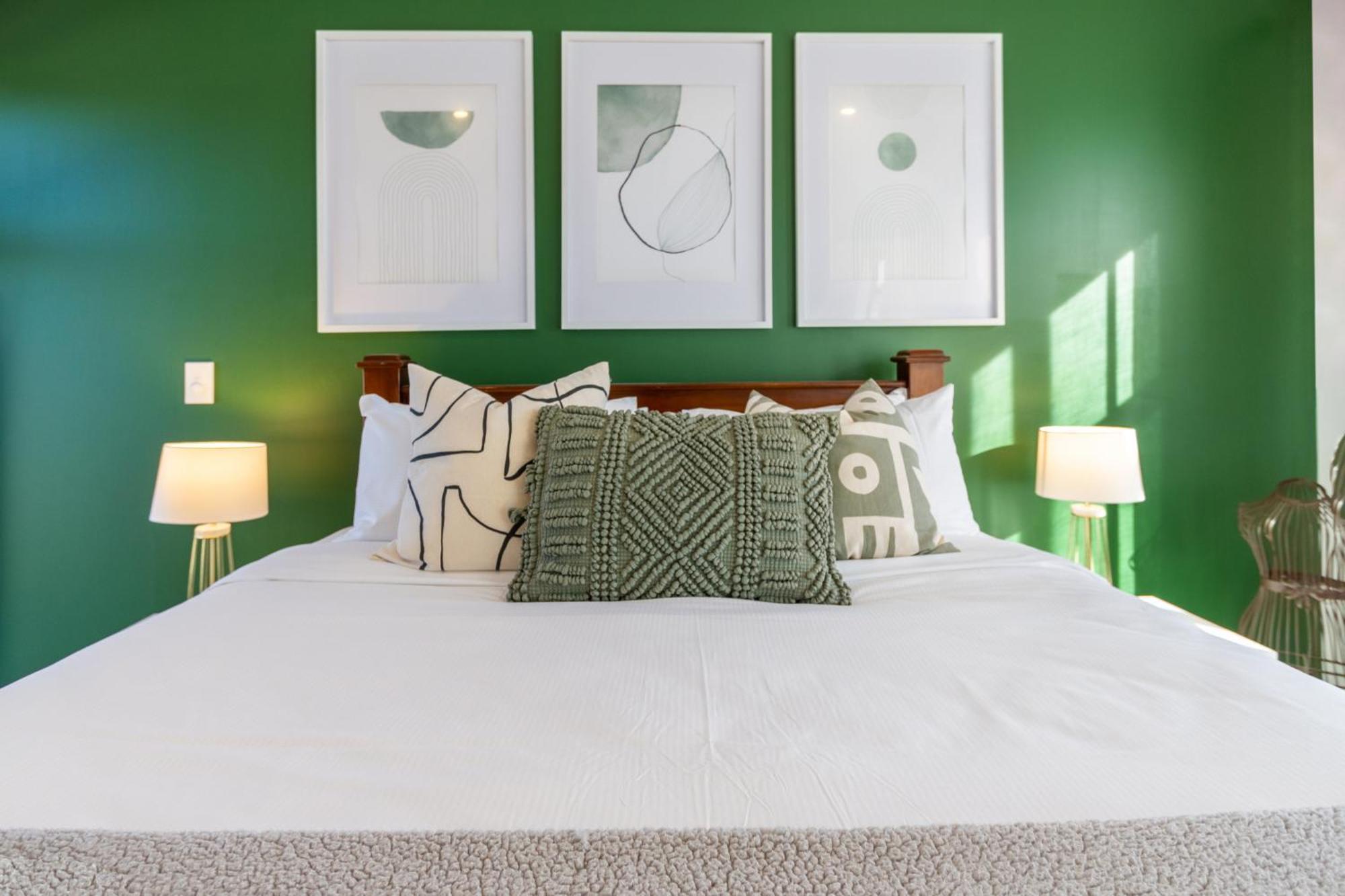 Gorgeous In Green - 2 Bed Central Oasis W/King Bed Christchurch Luaran gambar